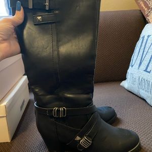 Black heeled boots